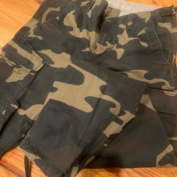 Carhartt W.I.P Aviation Camouflage Cargo Pants Sz. 28x32 - Picture 9 of 9